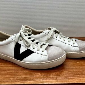 Women’s Size 41 Victoria Sneaker